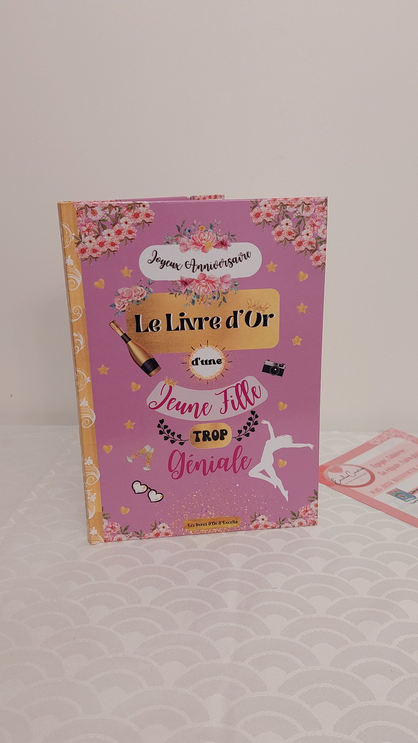 Livre d'Or d'anniversaire personnalisé avec votre prénom et photo en couverture: Cadeau Original à Offrir à une jeune femme pour son anniversaire